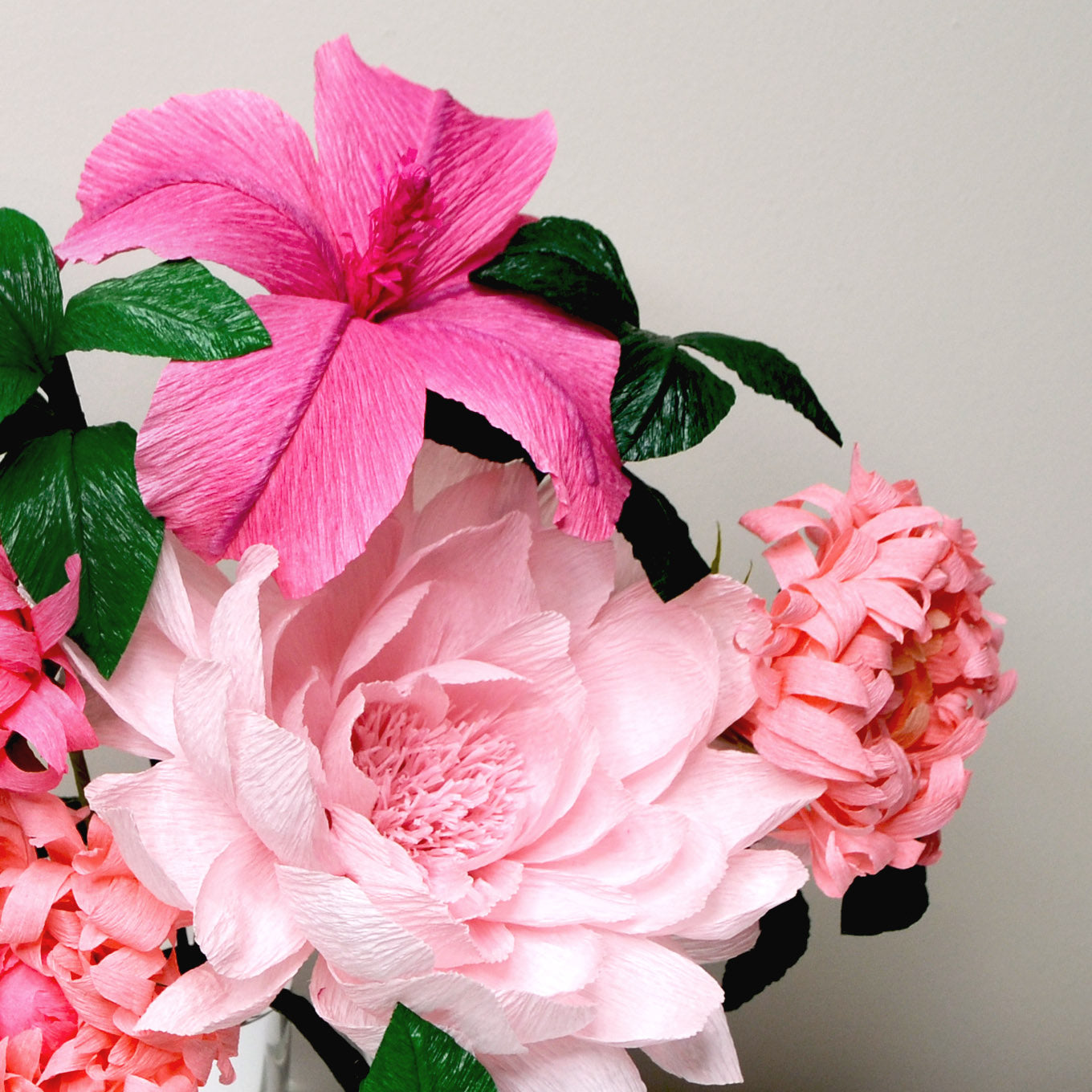 Paper flower tutorial | paper flower template | How to make paper flowers | Crepe paper flower tutorial | DIY paper hibiscus | paper flowers | crepe paper flowers | free paper flower template