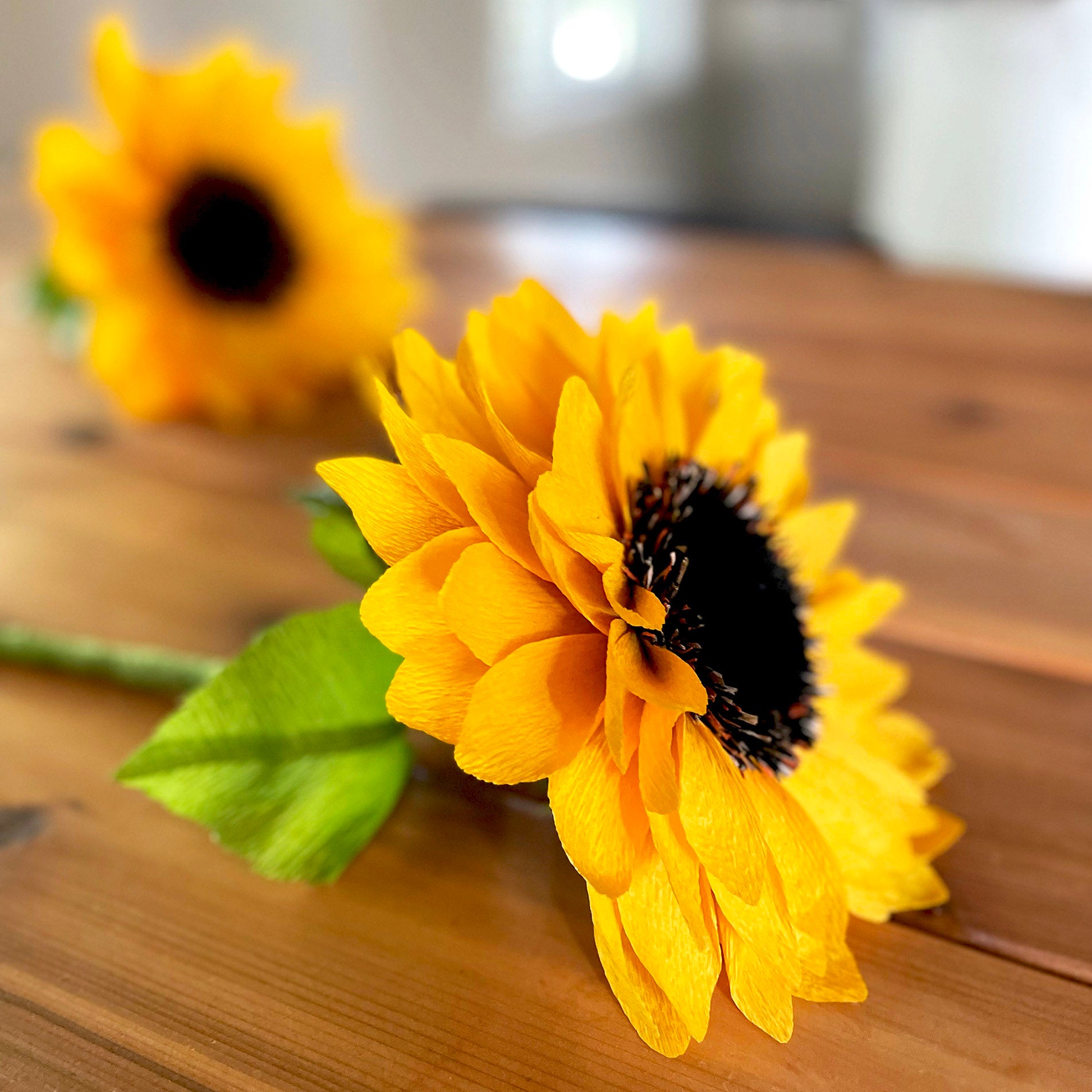 paper flower template | paper sunflower template | paper flower tutorial | how to make paper flowers | how to make paper sunflowers | crepe paper flowers | diy paper sunflowers