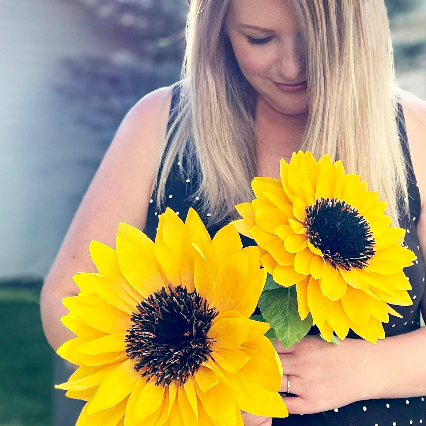 paper flower template | paper sunflower template | paper flower tutorial | how to make paper flowers | how to make paper sunflowers | crepe paper flowers | diy paper sunflowers