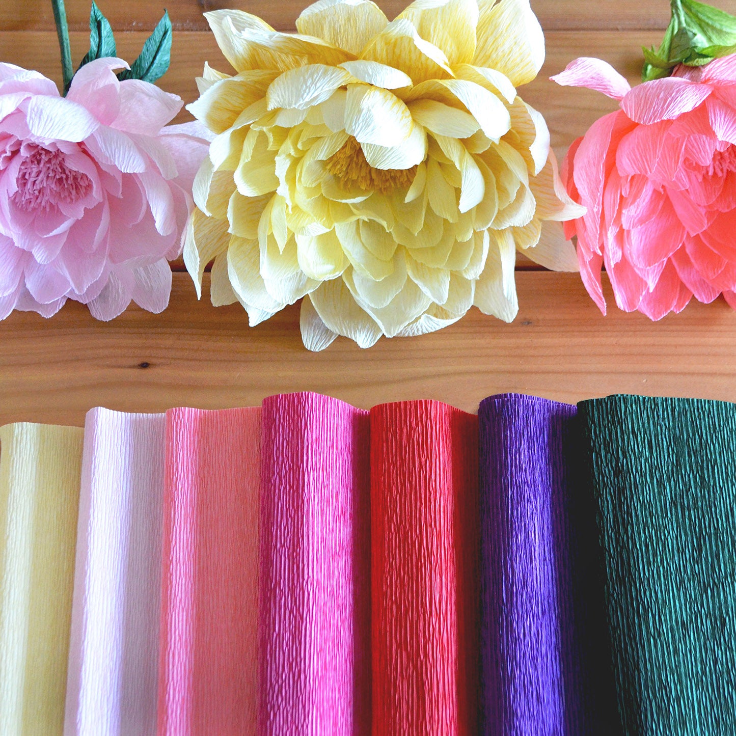 Paper flower tutorial | paper flower template | How to make paper flowers | Crepe paper flower tutorial | DIY paper peony | paper flowers | crepe paper flowers | free paper flower template | free paper peony tutorial | free paper peony template