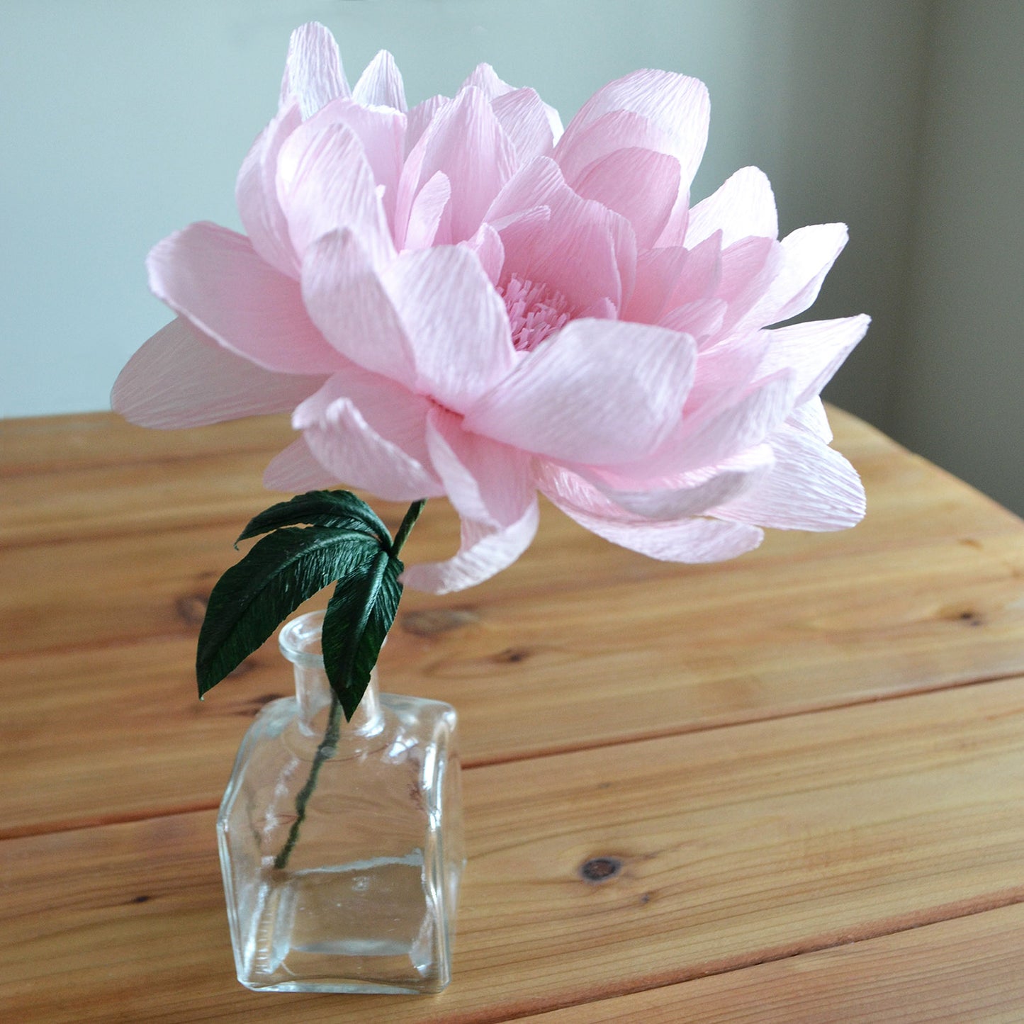 Paper flower tutorial | paper flower template | How to make paper flowers | Crepe paper flower tutorial | DIY paper peony | paper flowers | crepe paper flowers | free paper flower template | free paper peony tutorial | free paper peony template