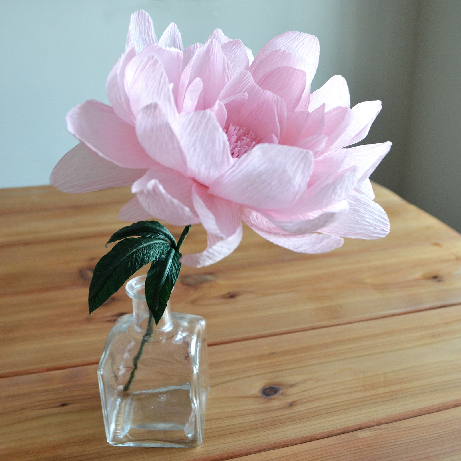 Paper flower tutorial | paper flower template | How to make paper flowers | Crepe paper flower tutorial | DIY paper peony | paper flowers | crepe paper flowers | free paper flower template | free paper peony tutorial | free paper peony template